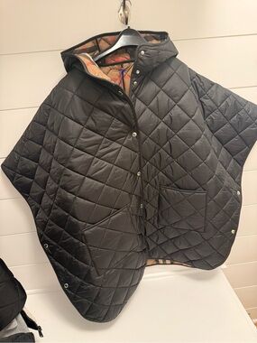 Burberry Black Hooded Cape/Poncho – M/L – Classic Check Lining